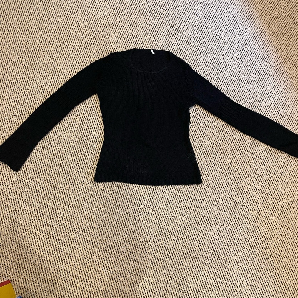 Medium Max studio light weight sweater. Loose on bottom for small flare. .